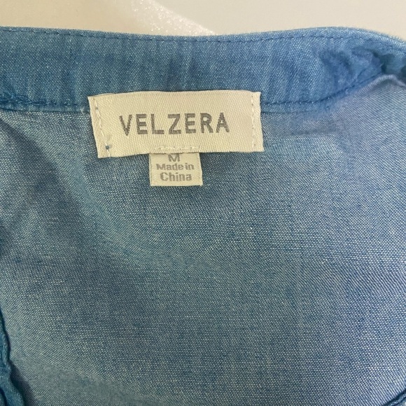 Velzera women's M boxy puff sleeve embroidered peasant top with keyhole back EUC - Picture 9 of 9